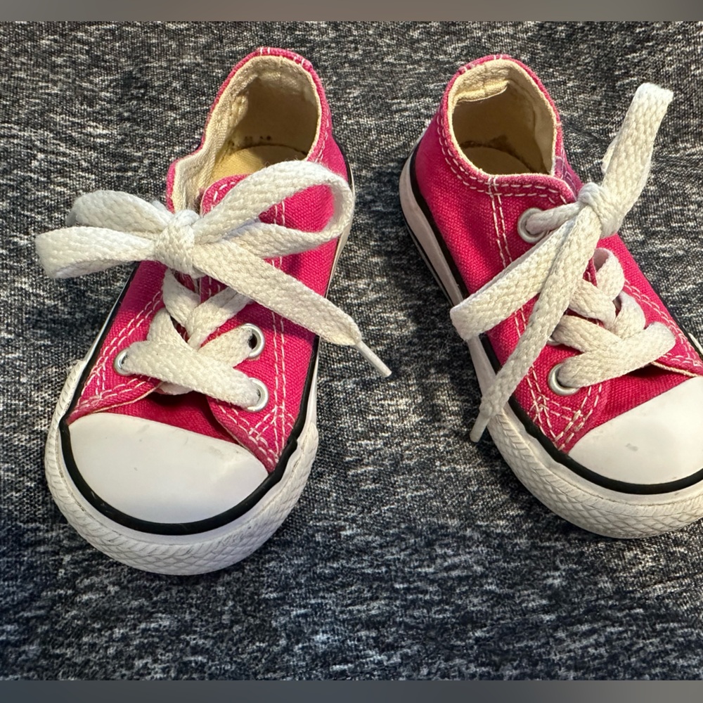 EUC Kids Size 4 Pink Converse Sneakers